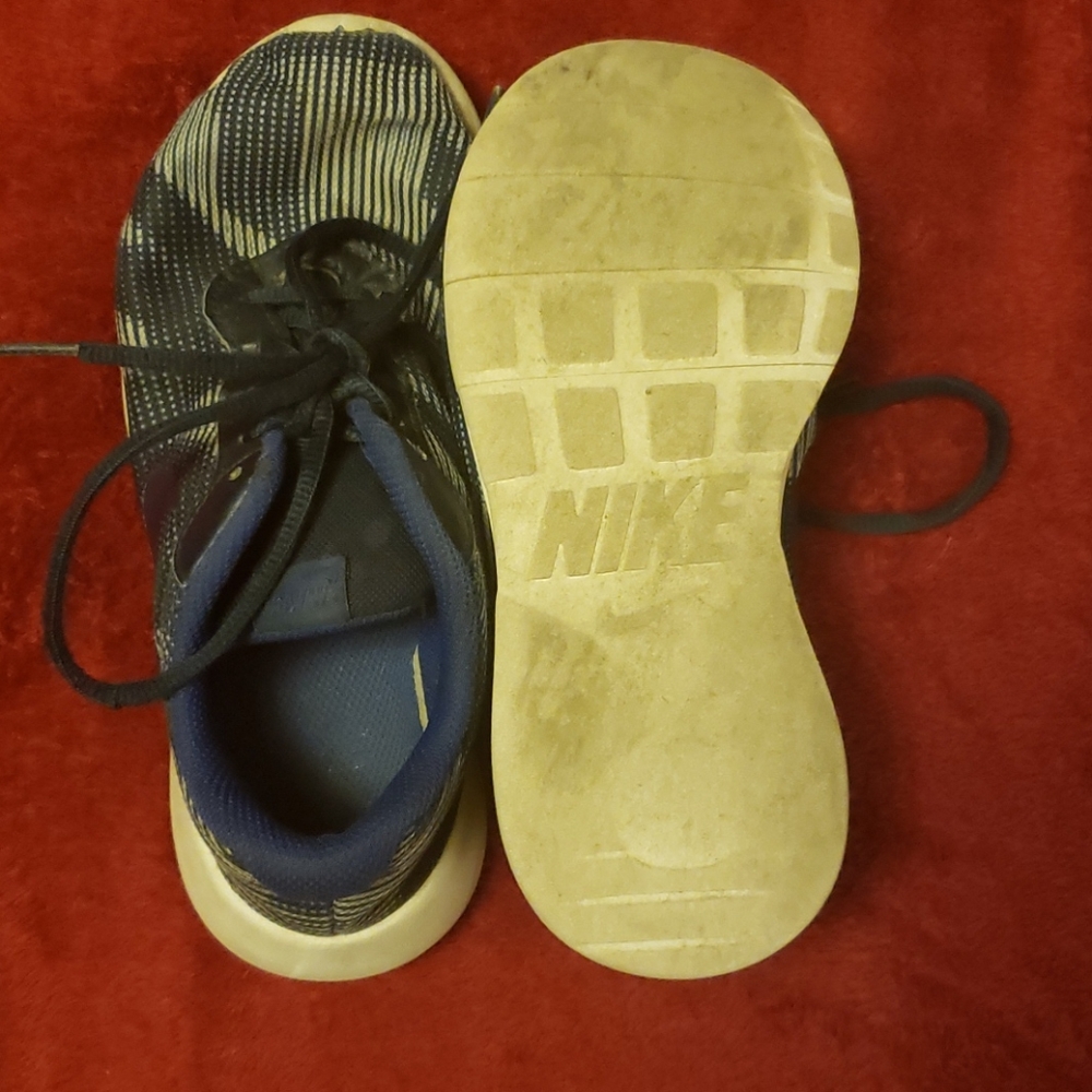 Nike boys size 3 Y
